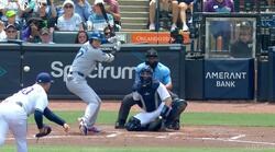 何を考えている？大谷翔平、爆速ヒットを放つも…塁上で見せたほんの一瞬の表情に注目