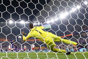 【W杯】メッシ、まさかのPK失敗　左足シュートも…ポーランドGKシュチェスニーが完璧セーブ