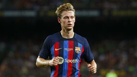 ｢スーパー・フレンキー｣!! バルセロナのオランダ代表MFが雨中で披露した超絶スキルが話題に! 劣悪なピッチでもDFをかわした｢超絶切り返し｣