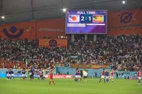 スペイン封じを完璧に遂行。話し合って採用した５－４－１で日本が16強に進出【ポイントレビュー】