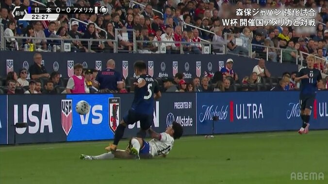 「なにしやがる」長友佑都、危険スライディング受けて足首ぐねり…ピッチ上で悶絶もプレー続行でファン「闘志に涙でるわ」 4枚目