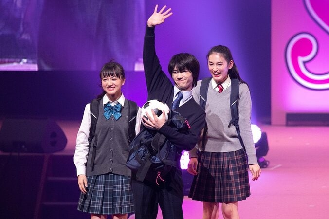 竹内涼真＆浜辺美波、新田真剣佑のサプライズ登場に大歓声！ -Seventeen 夏の学園祭2018【画像集】 17枚目