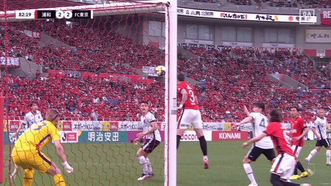 【写真・画像】「ゲームみたいなゴールだ！」鈴木優磨が衝撃決勝弾！“４人無力化ゴロシュート”にファン仰天「それ決めるんか」「Jの膝スラで一番キレイ」　1枚目