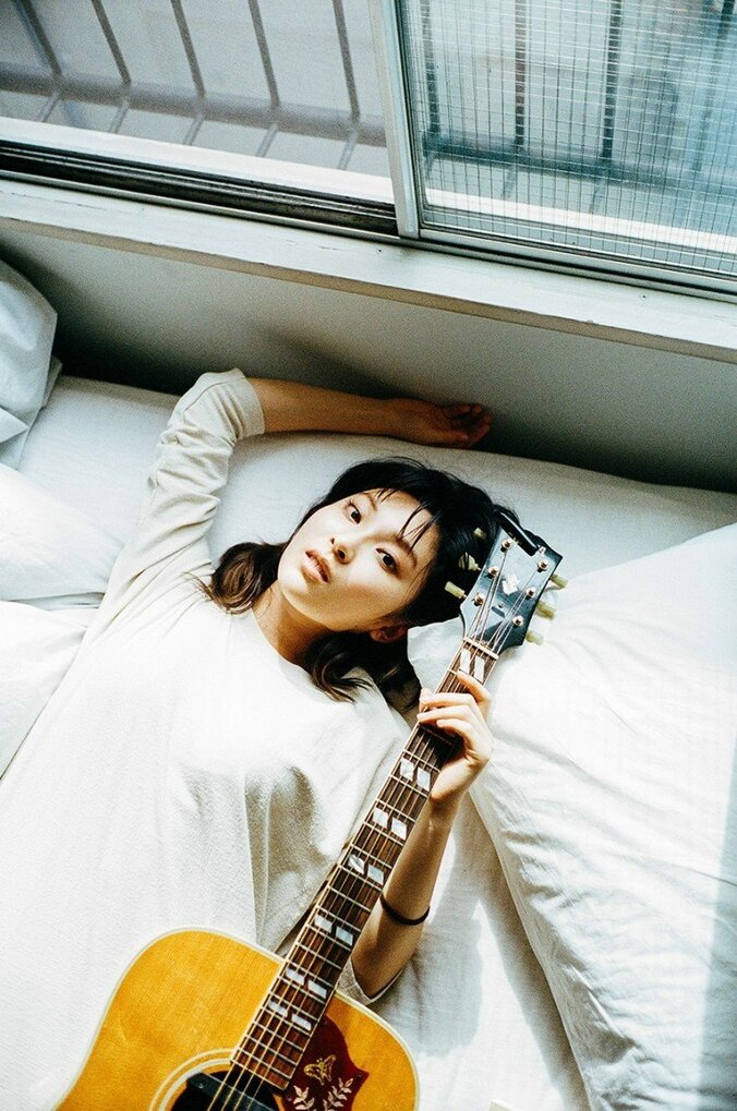 家入レオ、カレンダー制作のモチベーションとなった幼少期の思い出 1枚目