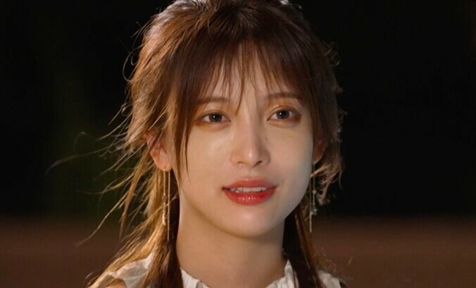 【写真・画像】美人すぎる双子姉妹の姉（24歳）、マッチョイケメンの「お姫様抱っこ」に大照れ　1枚目