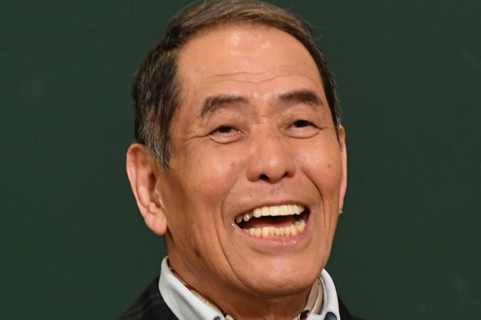 【写真・画像】「墓石を抱いて泣いた」武道館単独ライブ→年収100万円へ転落…大御所芸人、どん底から這い上がった転機を明かす　1枚目