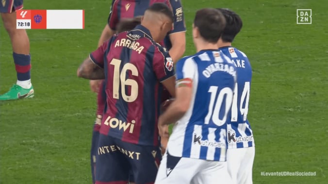 一触即発ムード→久保建英が“仲裁”「めっちゃ冷静」「良い人やなー」激昂の相手２人をなだめた一部始終が話題 4枚目