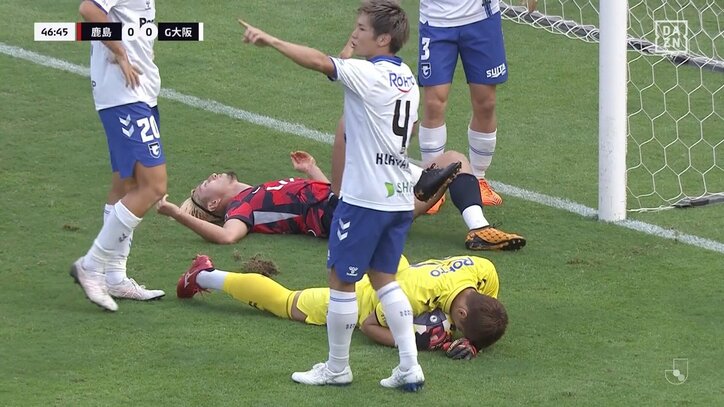 【映像】空中戦で相手GKに顔面衝突