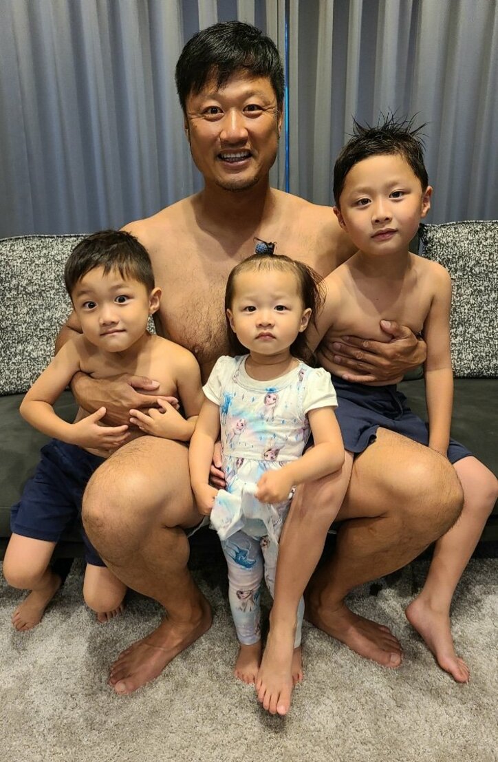 小原正子 夫 マック鈴木と子ども達の記念写真に 素敵 涙出そう の声 話題 Abema Times