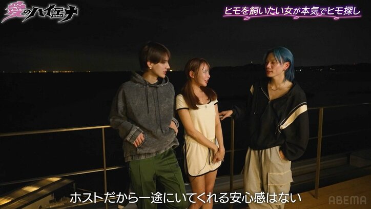 【写真・画像】「割り切ったヒモが欲しい」27歳美人OL、ミニ丈&体の線あらわなタイトな部屋着姿でイケメン3人とベッドへ 2枚目