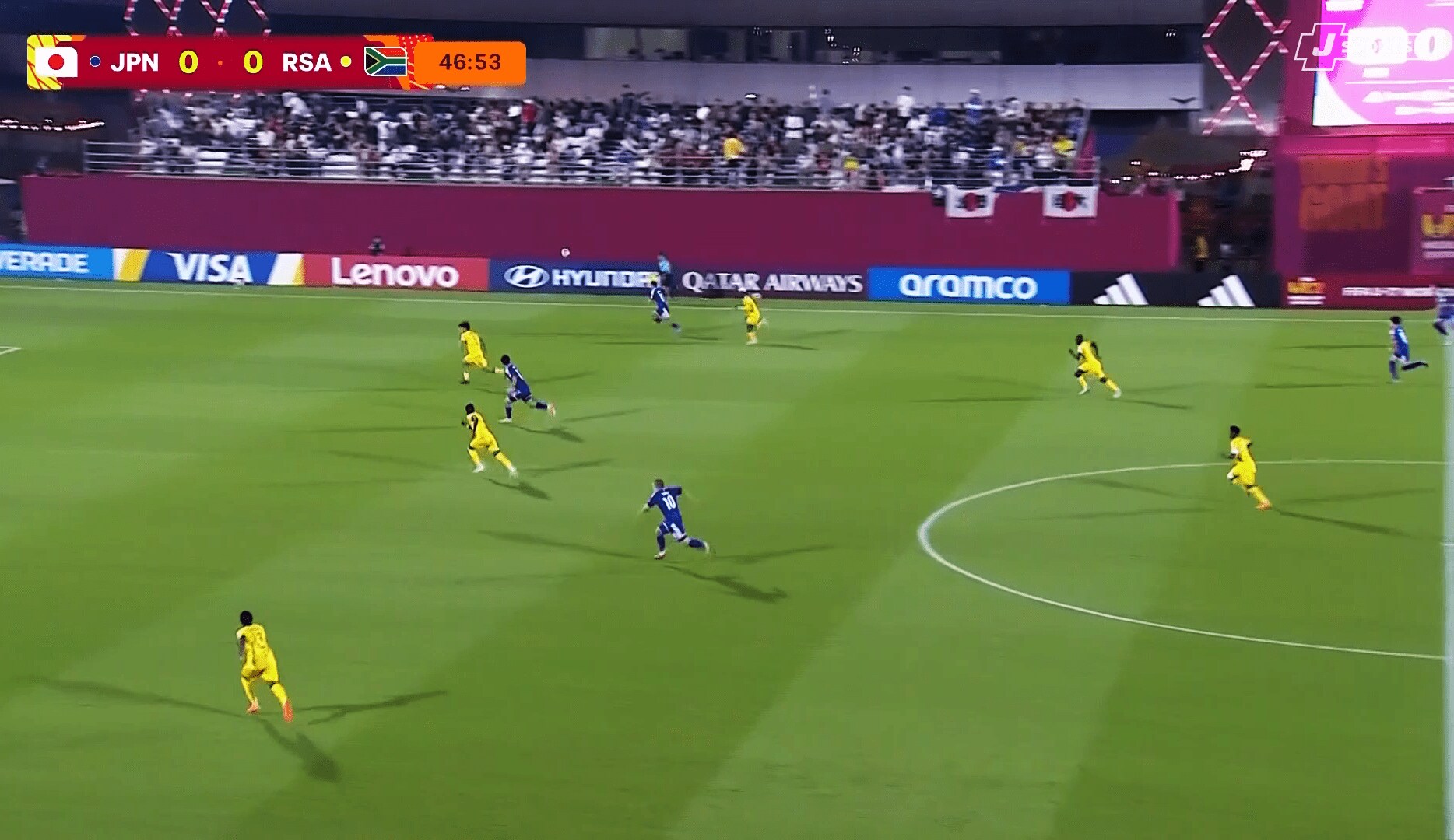 村松のフィードは右サイドの平島に上手く通る