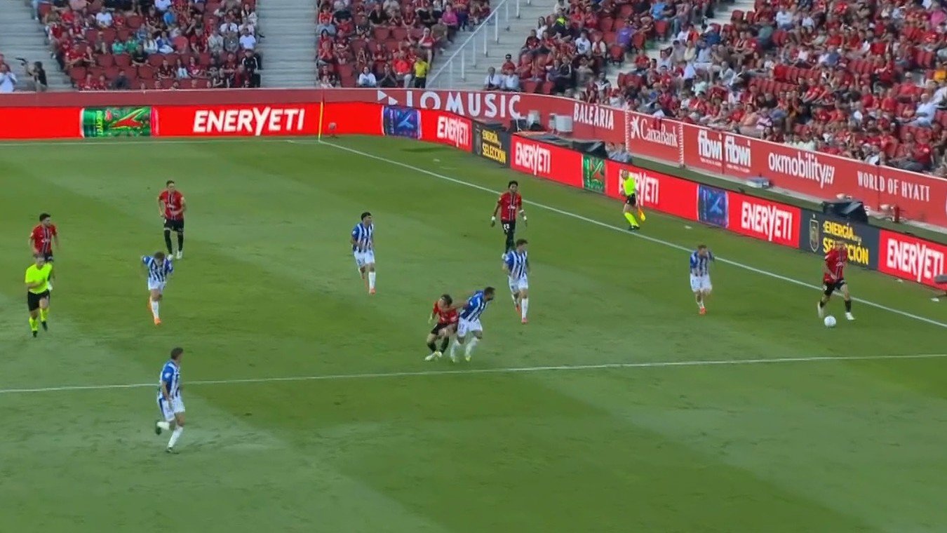 【映像】浅野拓磨、強烈肘打ちを受けた瞬間