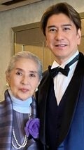 川崎麻世、自身の結婚式での家族ショット公開 母親のメイクも担当「とても90歳には見えないでしょ？」