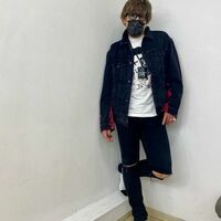 「爆イケ」「犯行帰りでも素敵」りんたろー。の“血が滴る”ジャケット姿にファン絶賛