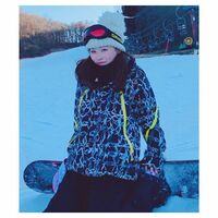 「これは恋に落ちちゃう」「めっちゃ可愛いです！」福原遥、スノボウェア姿を公開しファン歓喜