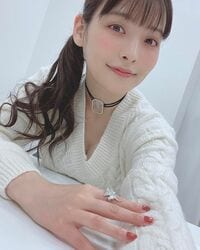 そろそろ着おさめ？　声優・上坂すみれのセクシーニット姿に反響続々「尊い」「目の保養や…」