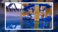 プールにレール…“水中”を走る改造プラレール