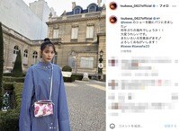 本田翼、パリの街角でお団子ヘア＆ワンピース姿披露 「ばっさー可愛さMAX」「パリ似合いますね」とファン絶賛