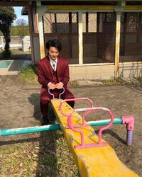 「イケメンで草」中村倫也、公園の遊具で遊んでいても“かっこいい”と話題