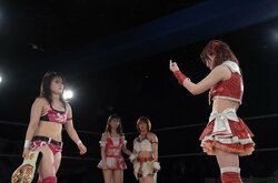 「その焦ってる表情、可愛いよ」伊藤麻希、王者・山下実優を挑発＆会心の3カウント！