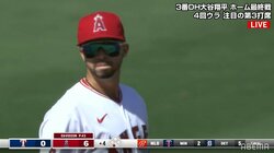 大谷翔平、期待の同僚若手が華麗な“ルーレットキャッチ”身のこなしに球場中から拍手喝采