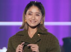 3度挙式で話題のみちょぱ「髪切ってかわいさ増した」「マジでキレイ」イメチェンのボブヘアーに反響、“美ふともも”あらわな秋コーデで魅了！