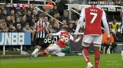 まさに一触即発！悪質タックルをかましたドイツ代表を相手チーム選手が囲んで激怒のガチ詰め！サポーターの目の前で“削りに行った”殺人級スライディングにスタジアム中が騒然とした瞬間