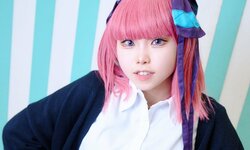 つり目を意識したメイクで二乃に近づく！『五等分の花嫁』コスプレで見せたツン＆乙女な表情