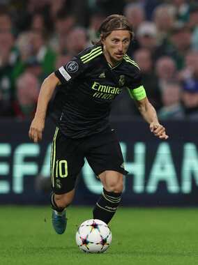 「異次元すぎてわろてる」モドリッチによる「”伝家の宝刀”右足アウトサイド」を使った驚愕ゴールが「国の指定文化財」などと称賛浴びる!