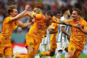 【W杯】「なんてゴールだ」　オランダ、アルゼンチンに悪夢を突きつける同点トリックプレー弾に海外騒然