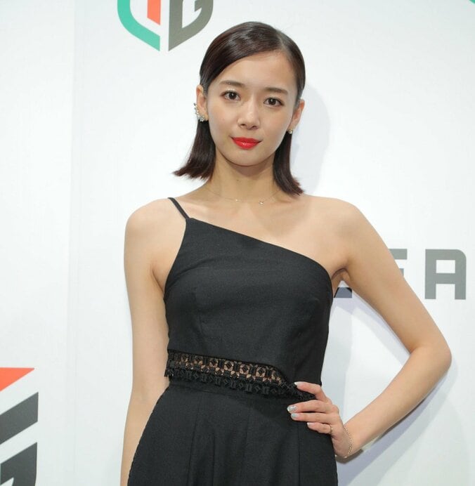 女流雀士・岡田紗佳、Mリーガーにモデル視点で提案「ピンと背筋を伸ばすだけで、見られ方は変わってくる」 1枚目