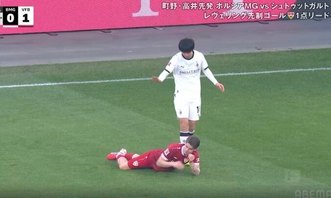 「めっちゃ流血してる」日本代表DF高井幸大に“まさかのアクシデント”「これは痛いわ」ボール処理直後に相手選手に激突 4枚目