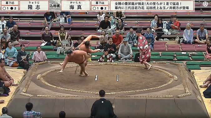 砂かぶりの着物女性も驚き