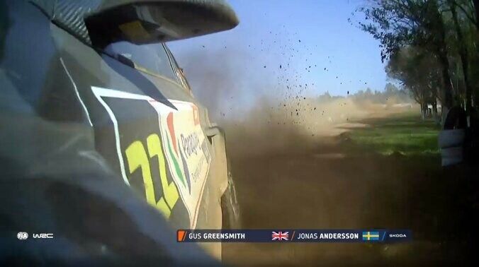 嘘だろ…世界ラリーで車軸が脱落！ “タイヤじゃなくて丸ごと”の衝撃光景に現地実況も驚愕「本当に激しい着地」 3枚目