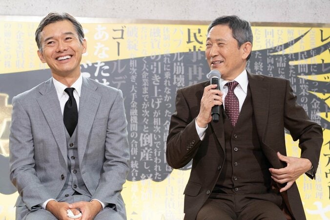 ドラマ「ハゲタカ」で最強の企業買収者を演じる綾野剛、コンビニでは“うどん買い占め？” 7枚目