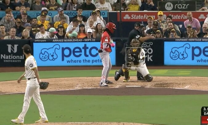 【写真・画像】危ないだろ！ 大谷翔平にあわや死球の危険球「怒ってる？」「よく避けたな」膝元スレスレの剛速球に大絶叫「ヒヤヒヤしたわ…」　1枚目