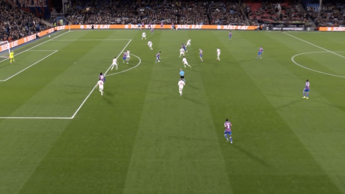 中村俊輔が称賛！鎌田大地が“鬼パス”を手懐けた！「経由すると何かが起きる」一瞬のタッチと判断が光った瞬間 3枚目