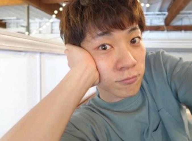 横山だいすけ、ダイエット失敗で“はだか”写真公開　興奮気味の声相次ぐ「永久保存」「鼻血が吹きでました」 1枚目