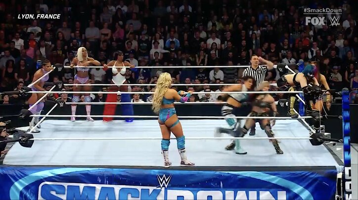 【写真・画像】日本人“最恐”女子レスラーの「ケツに叩きつけたｗ」 前代未聞の合体拷問技「地獄門」に場内大ブーイング　1枚目