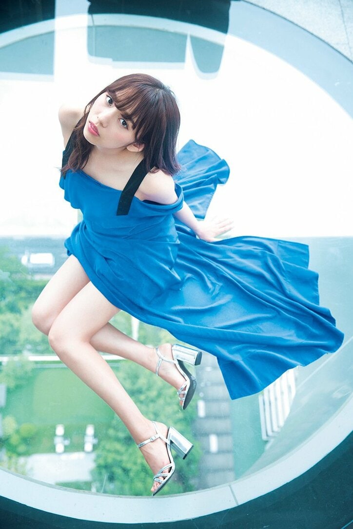 乃木坂46新内眞衣、素の表情を詰め込んだ初のソロ写真集は「100点」の仕上がり