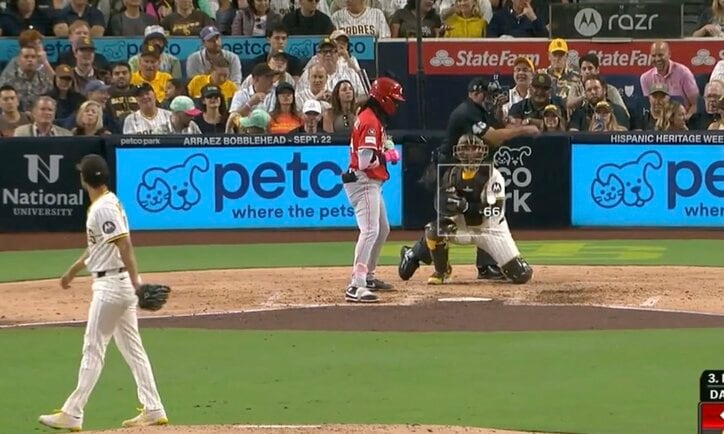 【写真・画像】危ないだろ！ 大谷翔平にあわや死球の危険球「怒ってる？」「よく避けたな」膝元スレスレの剛速球に大絶叫「ヒヤヒヤしたわ…」　1枚目