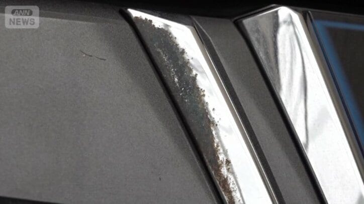 腐食部分が黒くなった車