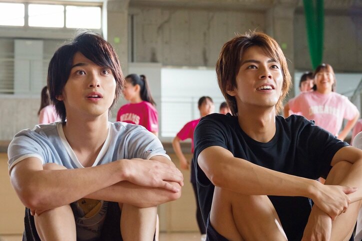 “黒髪”の横浜流星ら“BREAKERS”が日本中に笑顔を届ける！映画『チア男子!!』よりユニフォーム姿の場面写真到着