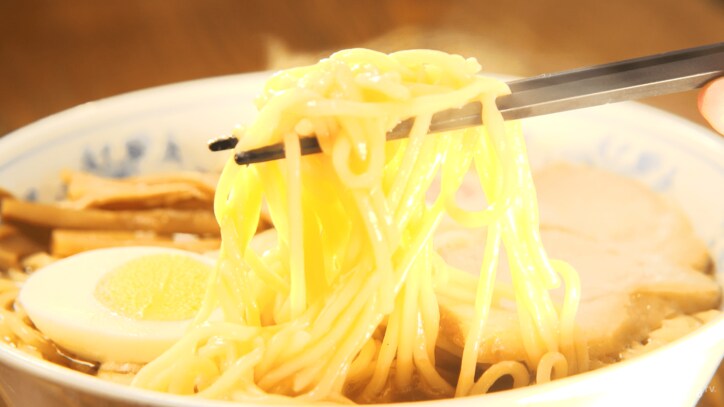 “声優AD”が池袋の人気ラーメン店を食べ歩き! 汁なし担担麺から濃厚鶏白湯スープまで