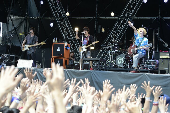ゲスの極み乙女。、サカナ、THE BAWDIESらにオーディエンス歓喜 ライブ写真とセットリストを公開【メトロック2016 東京開催day1】