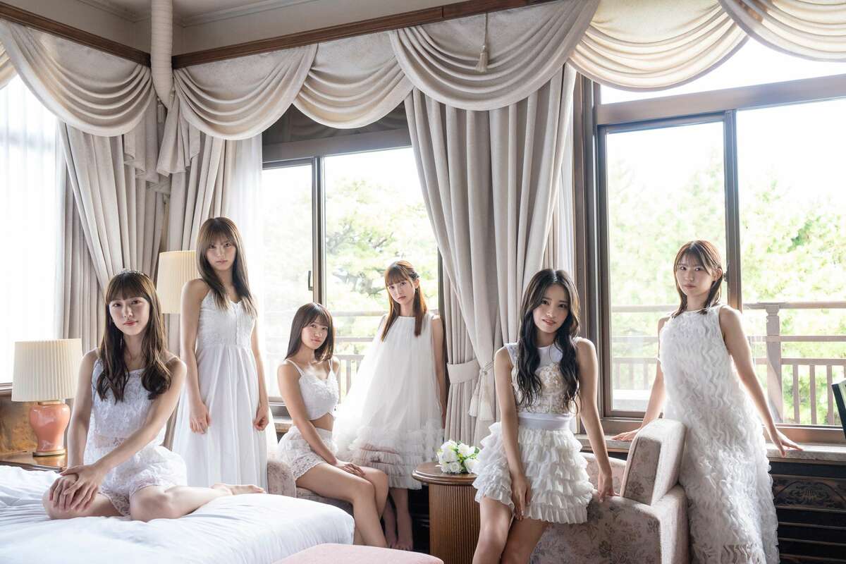 SKE48『告白心拍数』選抜メンバーの6人が『B.L.T.12月号』限定版の表紙