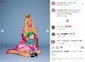 パリス・ヒルトン、“セクシー”なピーチ姫＆愛息子の“キュート”なルイージ姿を披露し反響続々