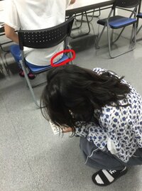 岡田結実、仕事合間にかわいいイタズラを…