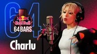 Red Bullによる動画企画『Red Bull 64 Bars』にCharluが登場。ビートはMatt Cabが制作