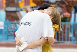 「ずっと一緒にいて」高3男子、ずっと好きだった女子とカップル成立！熱烈ハグで「やっと捕まえた…」『今日好き』セブ島編第4話